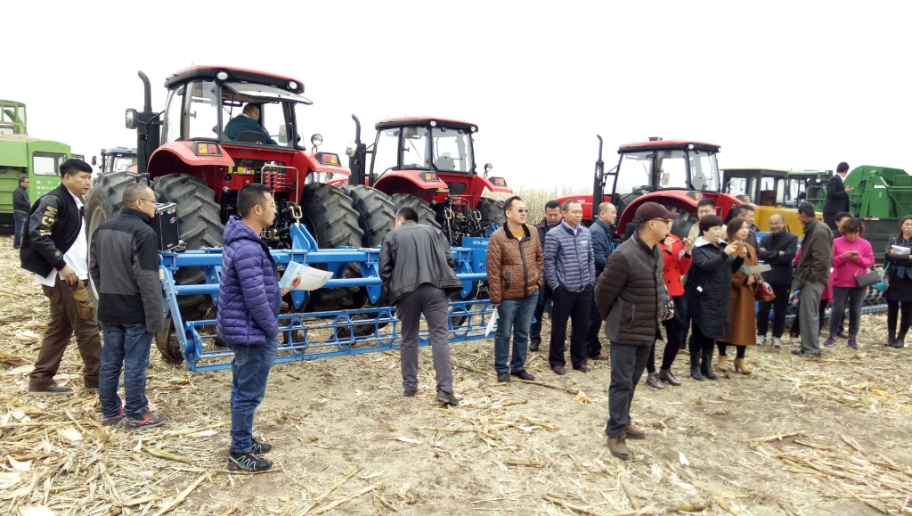 jxf吉祥坊国三大型拖沓机在黑龙江省深松深耕现场演示会上大放异彩